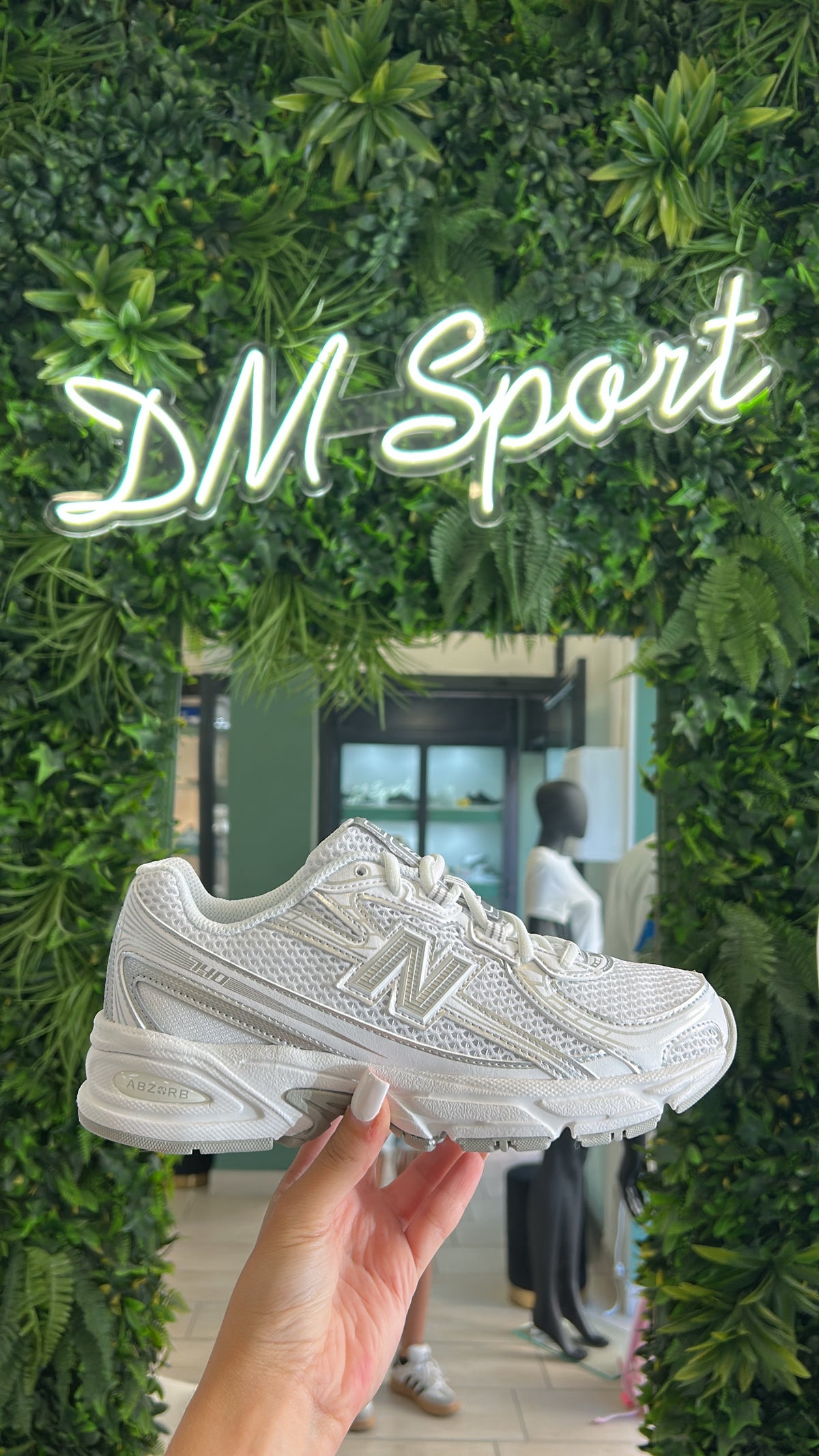 New Balance 740