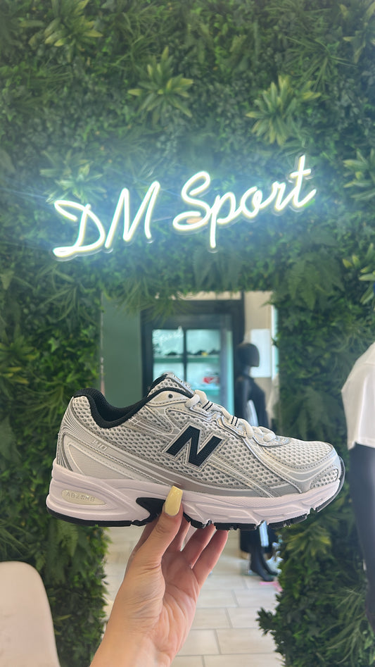 New Balance 740