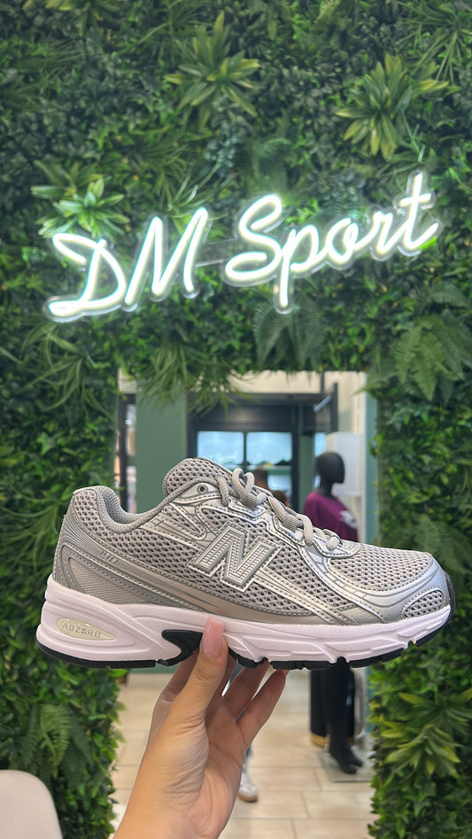 New Balance 740