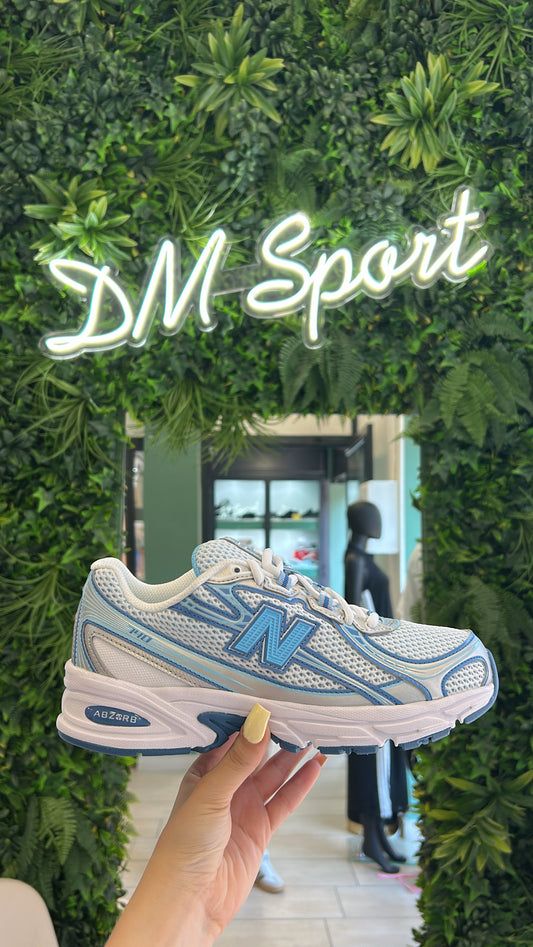 New Balance 740