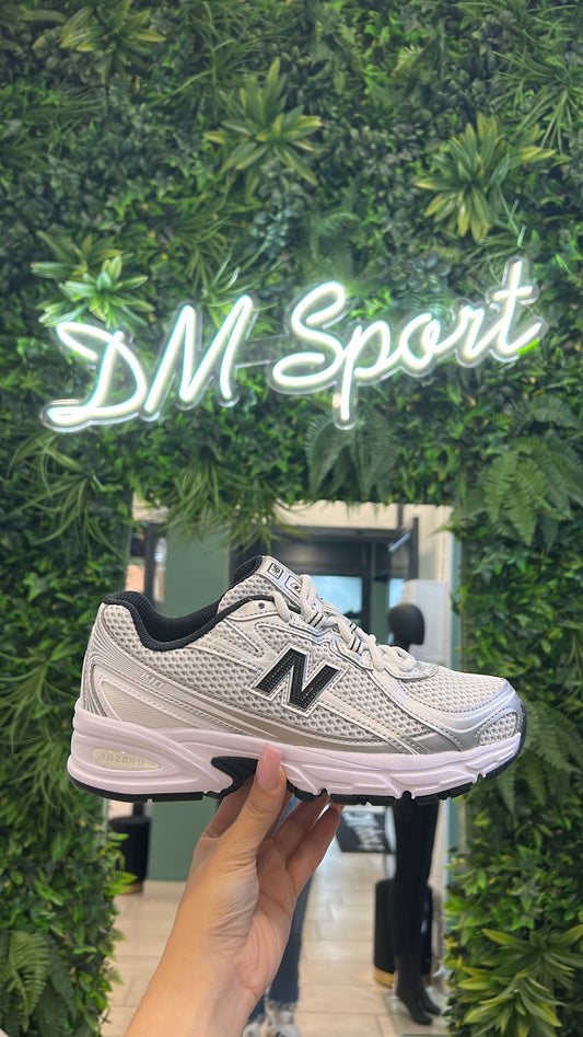 New Balance 740