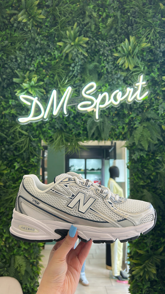 New Balance 740