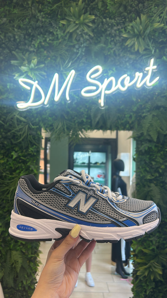 New Balance 740