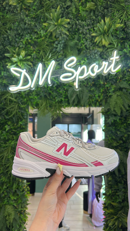 New Balance 740