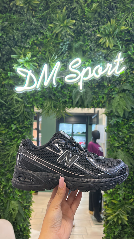 New Balance 740